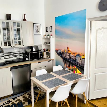 Margaret & Violet - Stylish Downtown Apartments In Boedapest Buitenkant foto