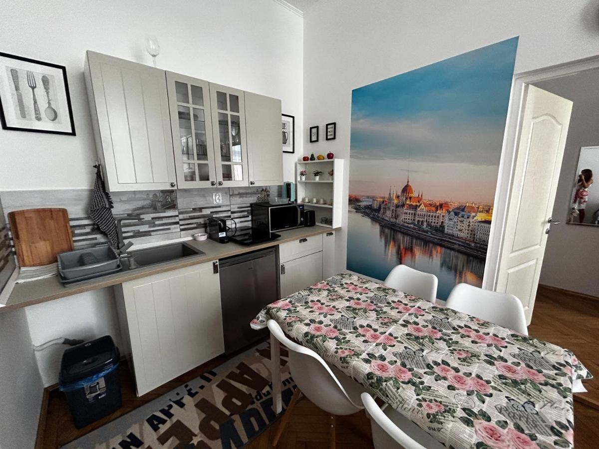 Margaret & Violet Apartments - Peaceful Stay Downtown Boedapest Buitenkant foto